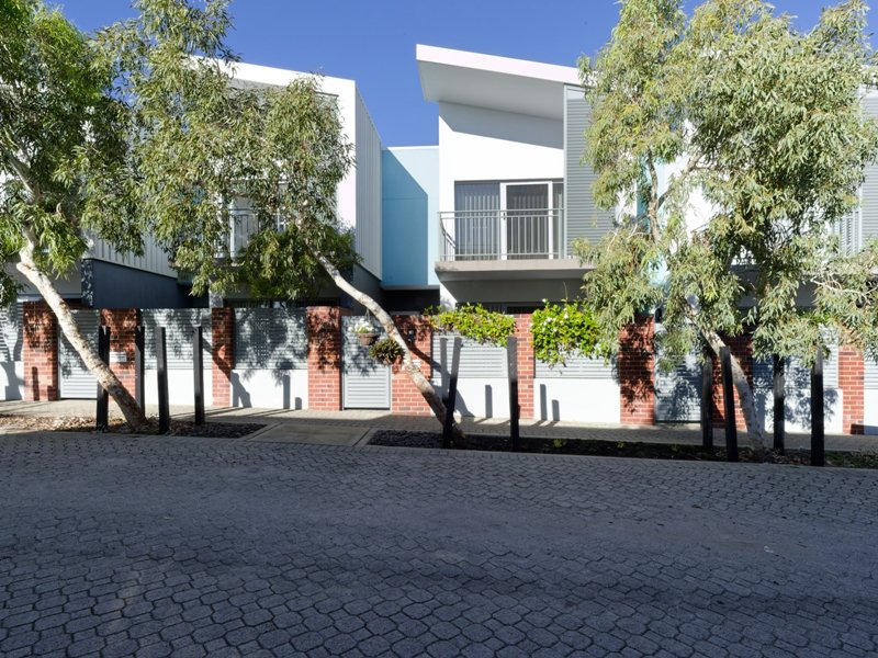 Photo - 2/4 Betano Road, Rockingham WA 6168 - Image 1