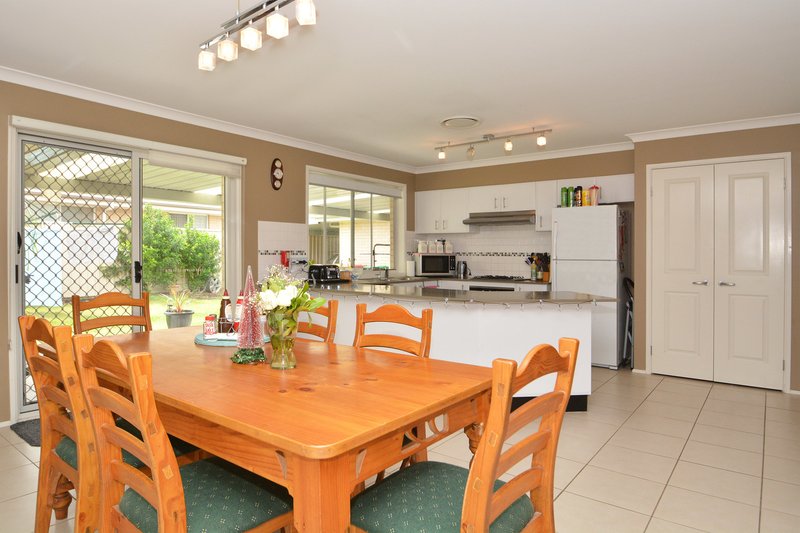 Photo - 24 Billabong Drive, Cameron Park NSW 2285 - Image 2