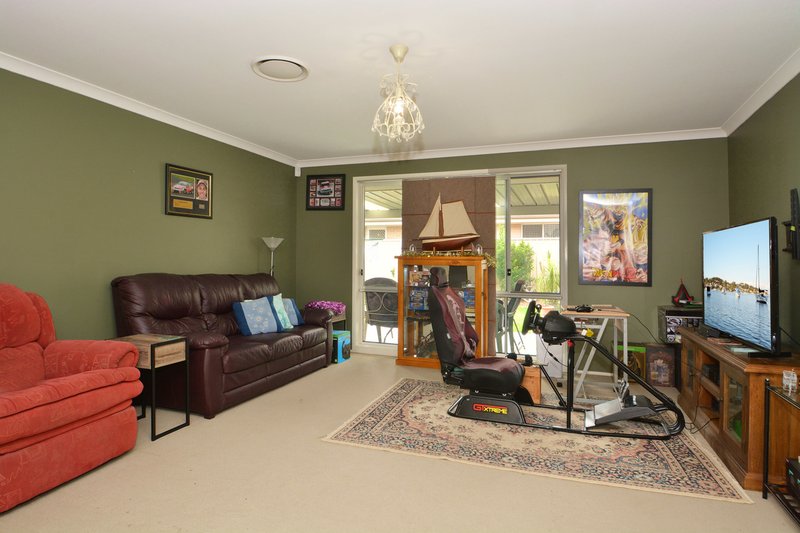 Photo - 24 Billabong Drive, Cameron Park NSW 2285 - Image 7