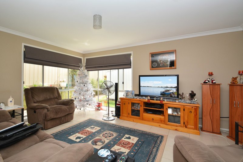 Photo - 24 Billabong Drive, Cameron Park NSW 2285 - Image 11