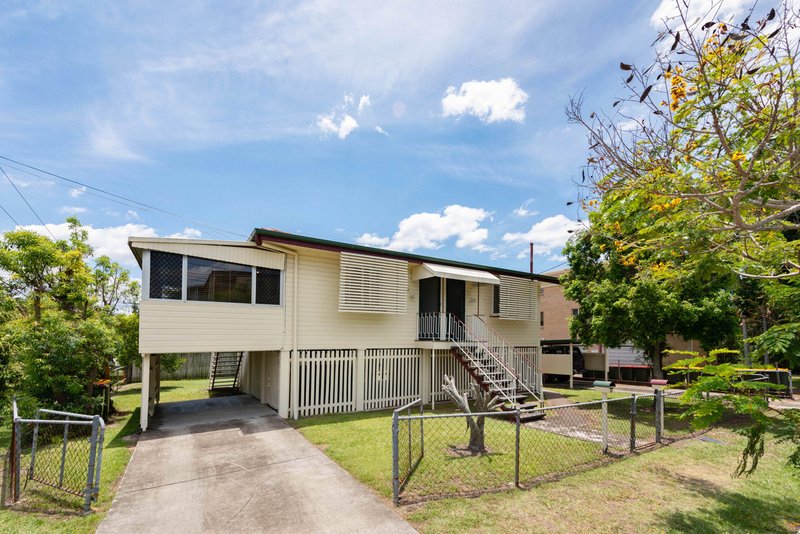 Photo - 24 Birdwood Street, Coorparoo QLD 4151 - Image 2