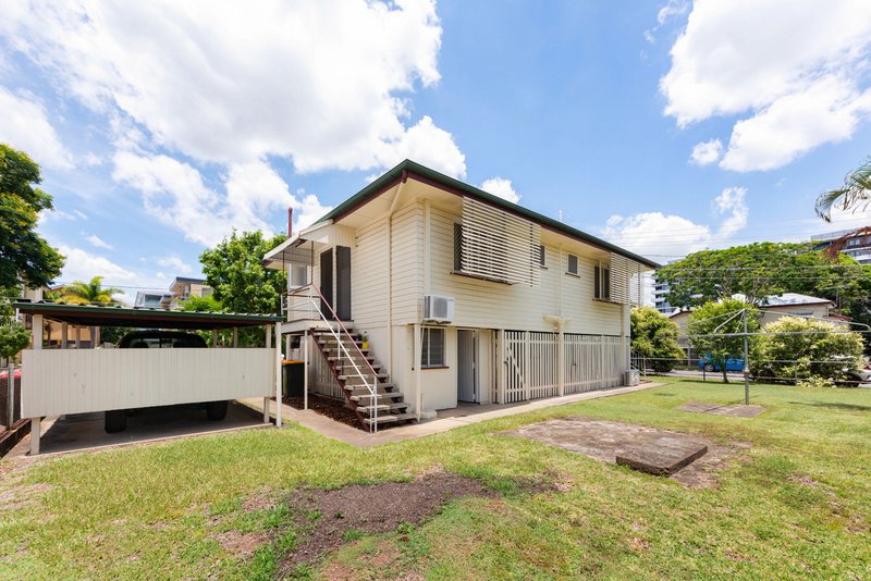 Photo - 24 Birdwood Street, Coorparoo QLD 4151 - Image 3