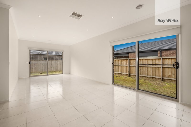 Photo - 24 Black Braes Boulevard, Mernda VIC 3754 - Image 5