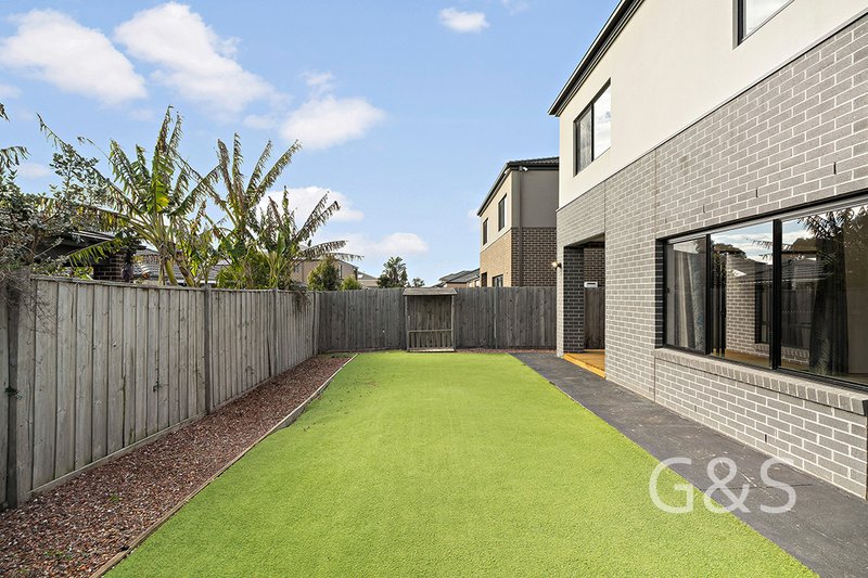 Photo - 24 Bowral Avenue, Point Cook VIC 3030 - Image 7