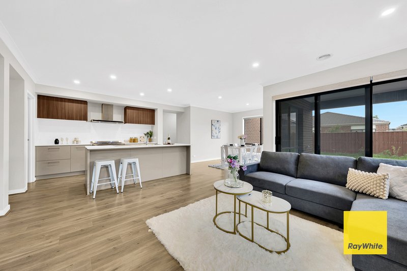 Photo - 24 Brabourne Street, Mickleham VIC 3064 - Image 6