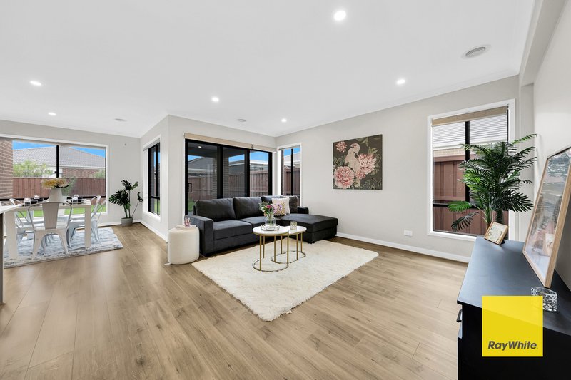 Photo - 24 Brabourne Street, Mickleham VIC 3064 - Image 8