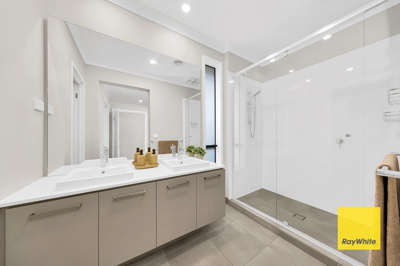 Photo - 24 Brabourne Street, Mickleham VIC 3064 - Image 11