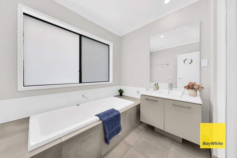 Photo - 24 Brabourne Street, Mickleham VIC 3064 - Image 16