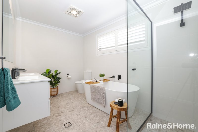 Photo - 24 Brennan Drive, Kelso NSW 2795 - Image 3