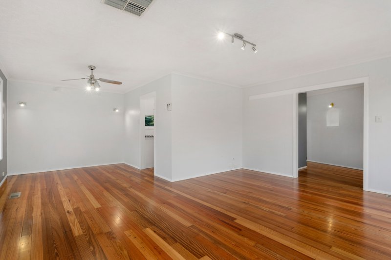 Photo - 24 Brentwood Avenue, Lalor VIC 3075 - Image 5