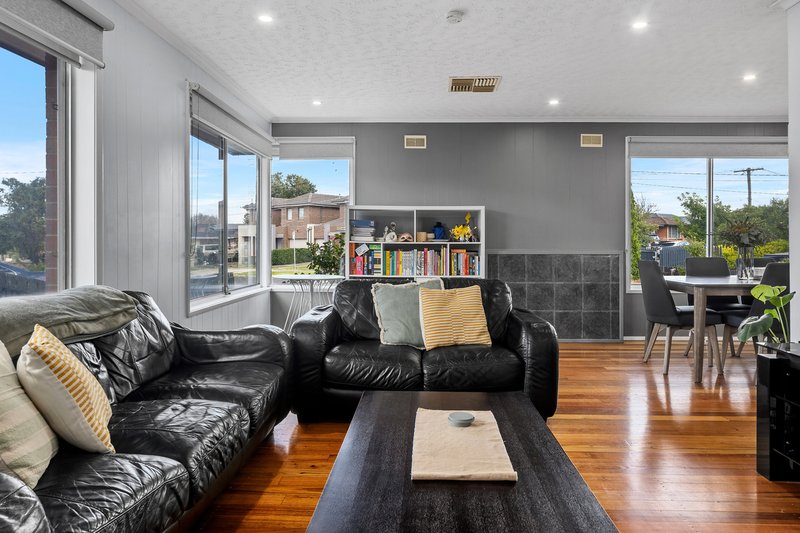 Photo - 24 Brentwood Avenue, Lalor VIC 3075 - Image 3