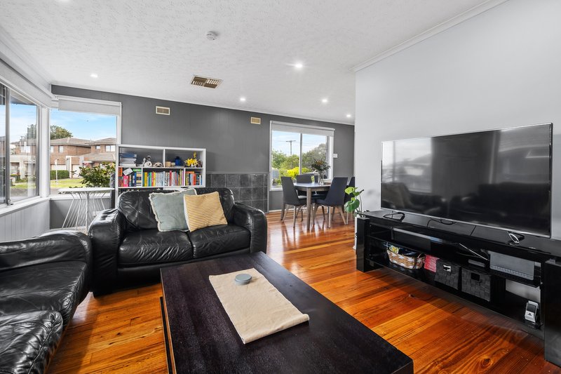 Photo - 24 Brentwood Avenue, Lalor VIC 3075 - Image 4