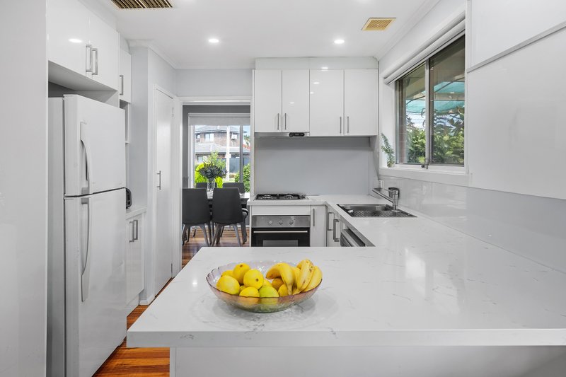 Photo - 24 Brentwood Avenue, Lalor VIC 3075 - Image 6
