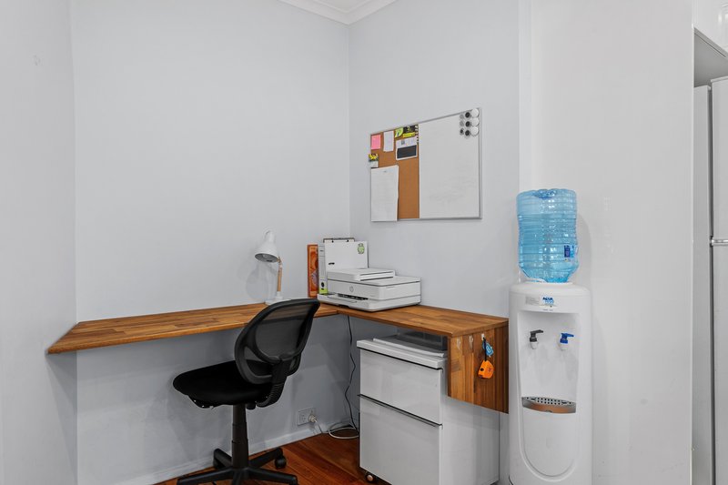 Photo - 24 Brentwood Avenue, Lalor VIC 3075 - Image 8