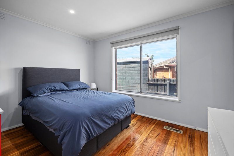 Photo - 24 Brentwood Avenue, Lalor VIC 3075 - Image 10