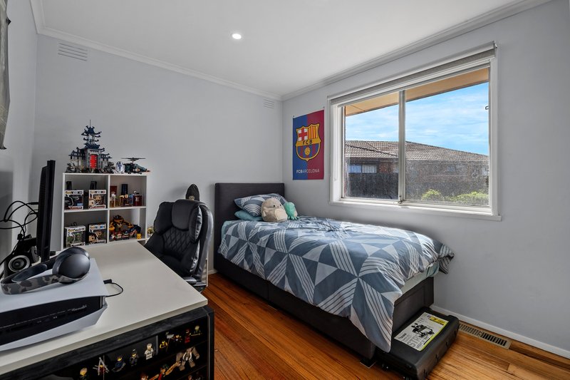 Photo - 24 Brentwood Avenue, Lalor VIC 3075 - Image 11
