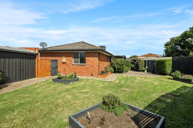 Photo - 24 Brentwood Avenue, Lalor VIC 3075 - Image 18