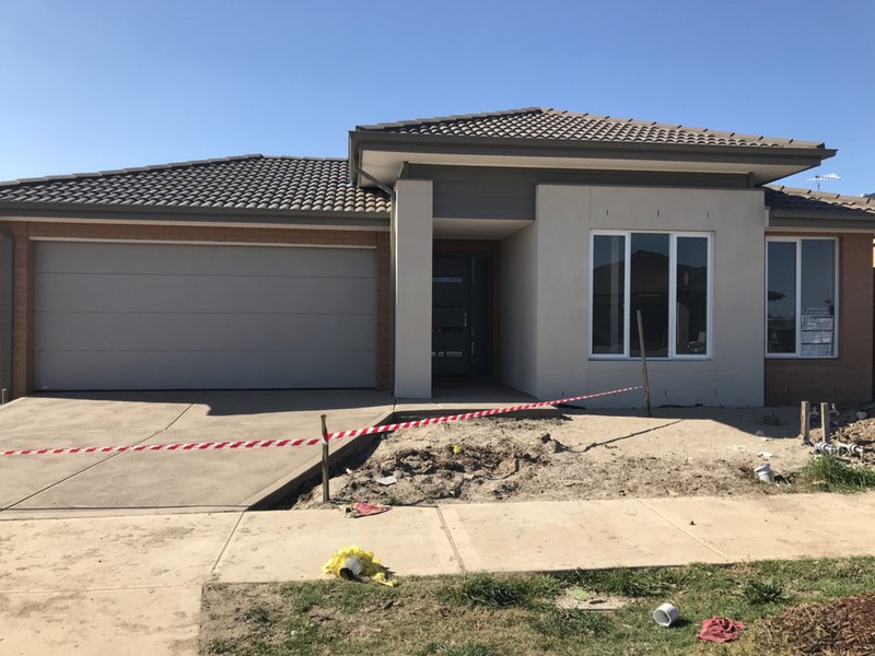 Photo - 24 Bridport Circuit, Tarneit VIC 3029 - Image 2