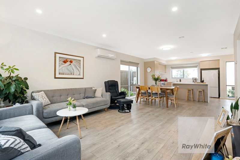 Photo - 24 Brightside Walk, Westmeadows VIC 3049 - Image 4