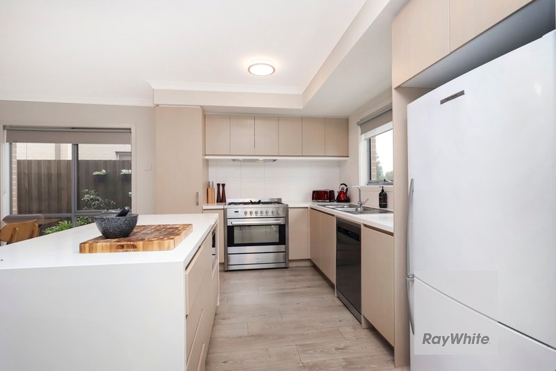 Photo - 24 Brightside Walk, Westmeadows VIC 3049 - Image 6