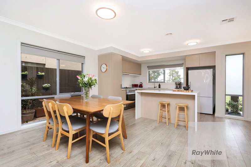 Photo - 24 Brightside Walk, Westmeadows VIC 3049 - Image 7