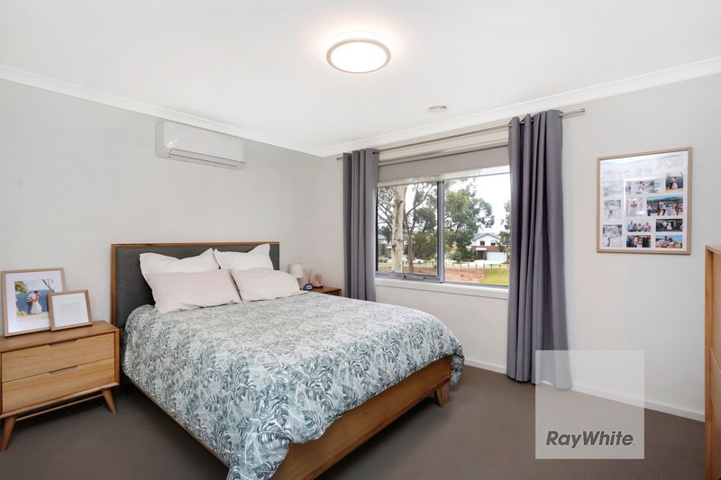 Photo - 24 Brightside Walk, Westmeadows VIC 3049 - Image 9