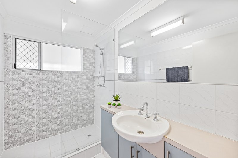 Photo - 2/4 Brown Street, Woree QLD 4868 - Image 9