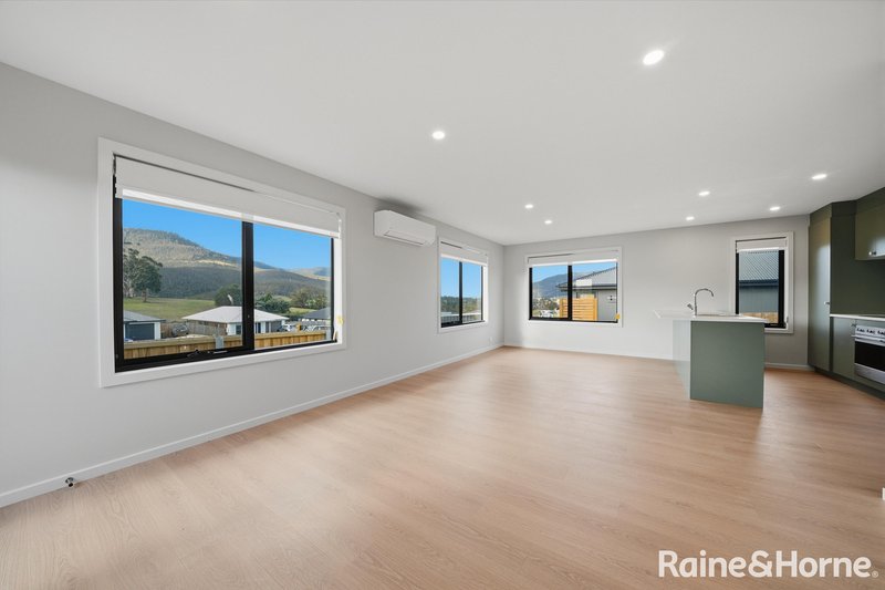 Photo - 2/4 Buddon Road, New Norfolk TAS 7140 - Image 2