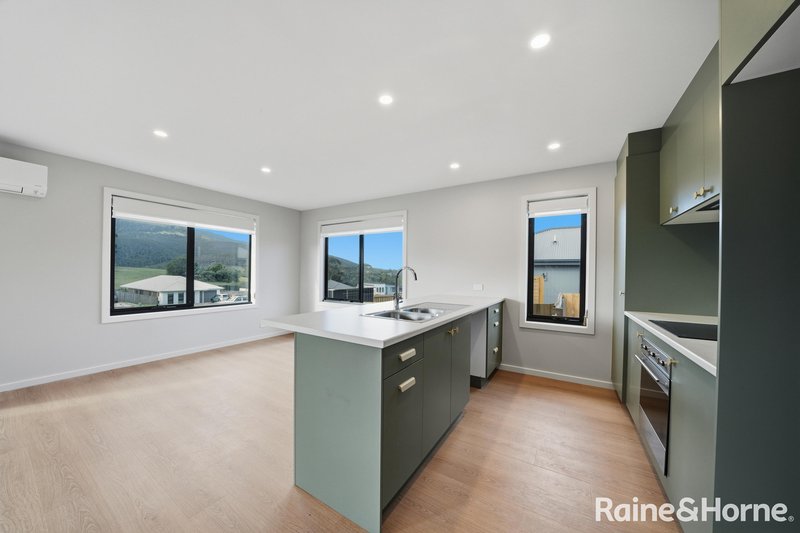 Photo - 2/4 Buddon Road, New Norfolk TAS 7140 - Image 3