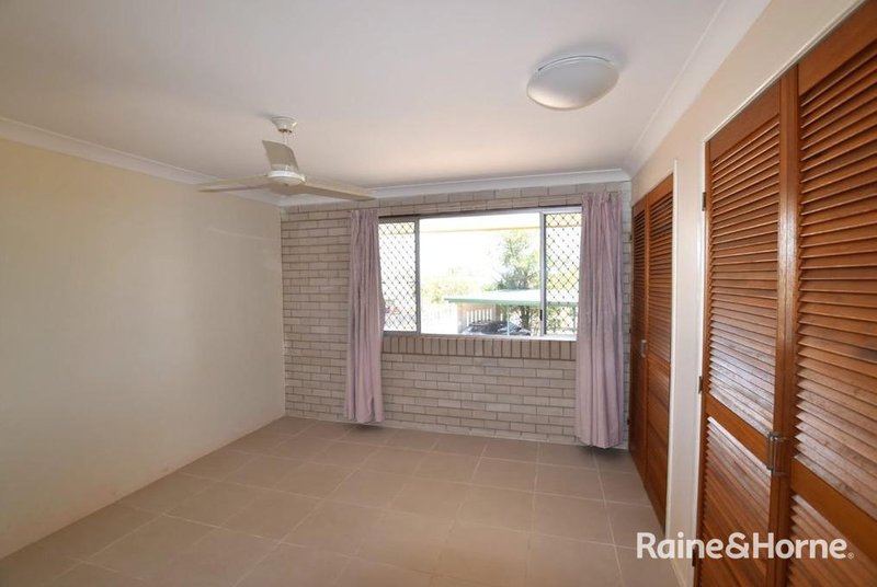 Photo - 2/4 Butler Street, New Auckland QLD 4680 - Image 5