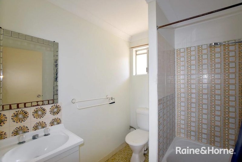 Photo - 2/4 Butler Street, New Auckland QLD 4680 - Image 7