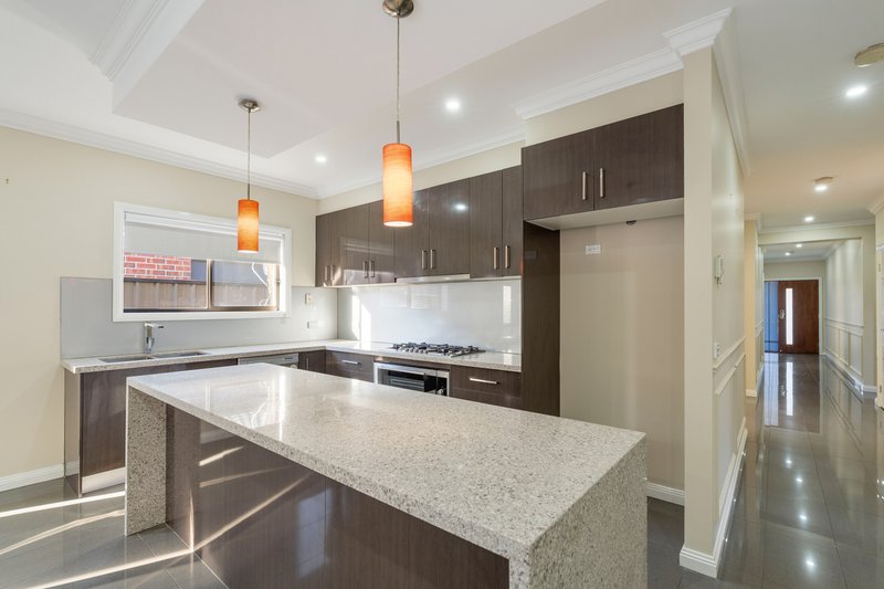 Photo - 24 Calibre Avenue, Craigieburn VIC 3064 - Image 2