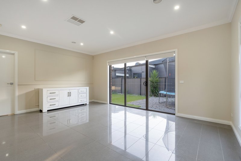 Photo - 24 Calibre Avenue, Craigieburn VIC 3064 - Image 5