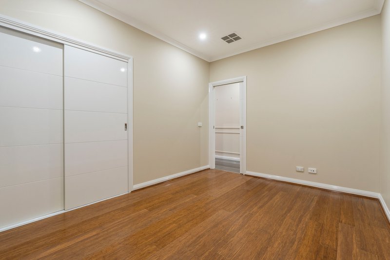 Photo - 24 Calibre Avenue, Craigieburn VIC 3064 - Image 9