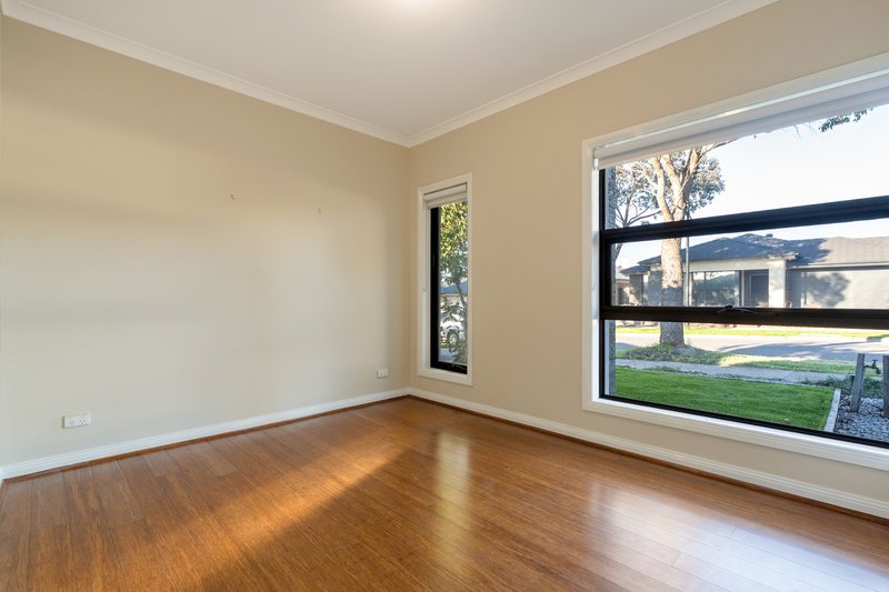 Photo - 24 Calibre Avenue, Craigieburn VIC 3064 - Image 14