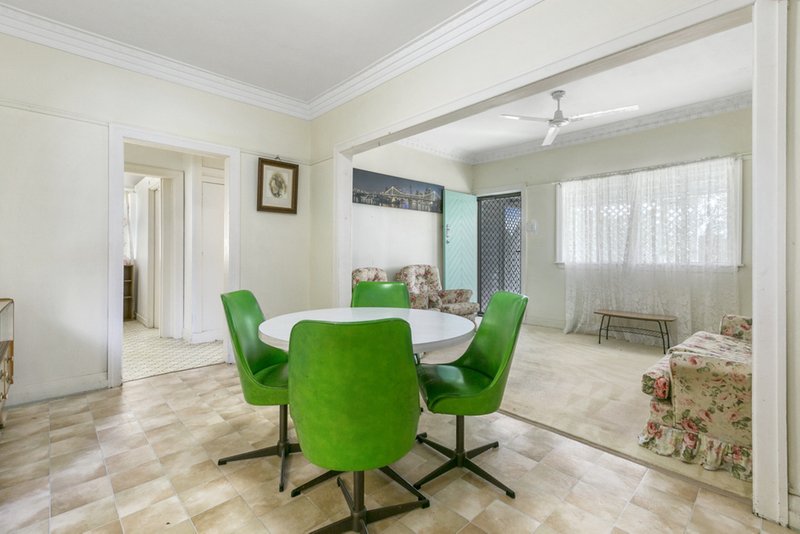 Photo - 24 Cameron Parade, Wynnum QLD 4178 - Image 5