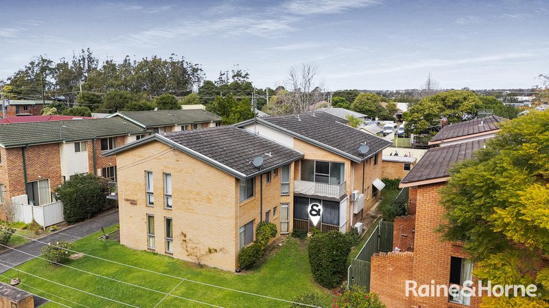Photo - 2/4 Campbell Place, Nowra NSW 2541 - Image 1