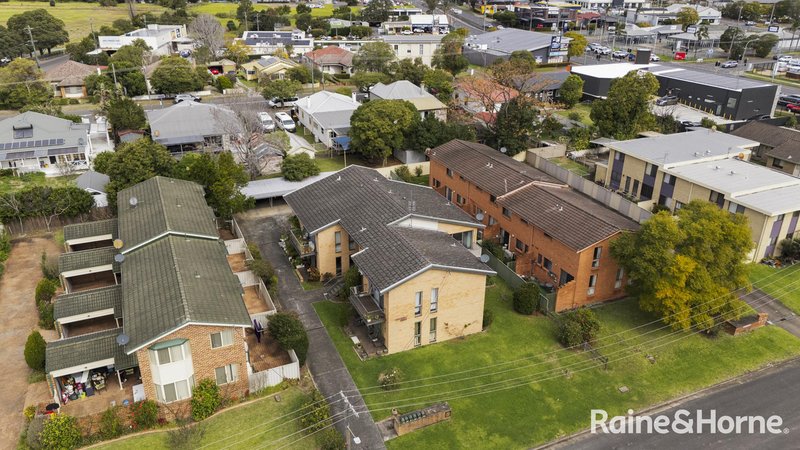 Photo - 2/4 Campbell Place, Nowra NSW 2541 - Image 2