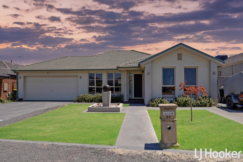 24 Carlyon Close, Melton West VIC 3337