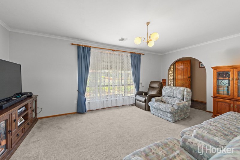 Photo - 24 Carob Crescent, Craigmore SA 5114 - Image 3