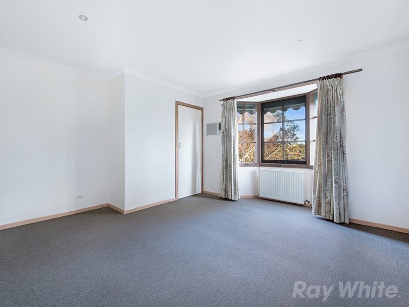 Photo - 24 Carrol Grove, Mount Waverley VIC 3149 - Image 7