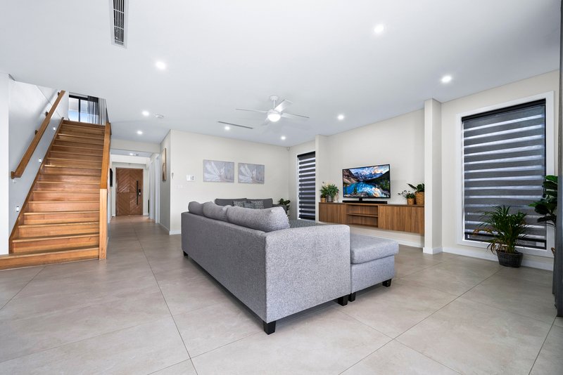 Photo - 24 Caulfield Parkway, Box Hill NSW 2765 - Image 6