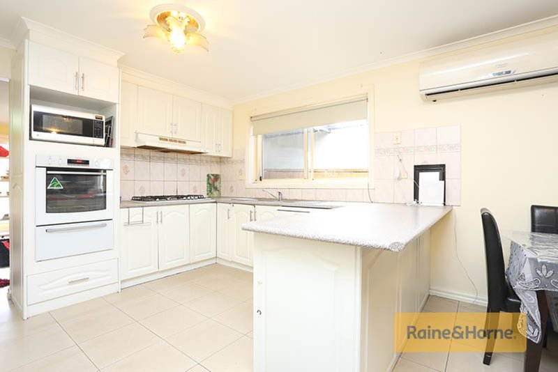 Photo - 24 Centaurus Avenue, Roxburgh Park VIC 3064 - Image 5