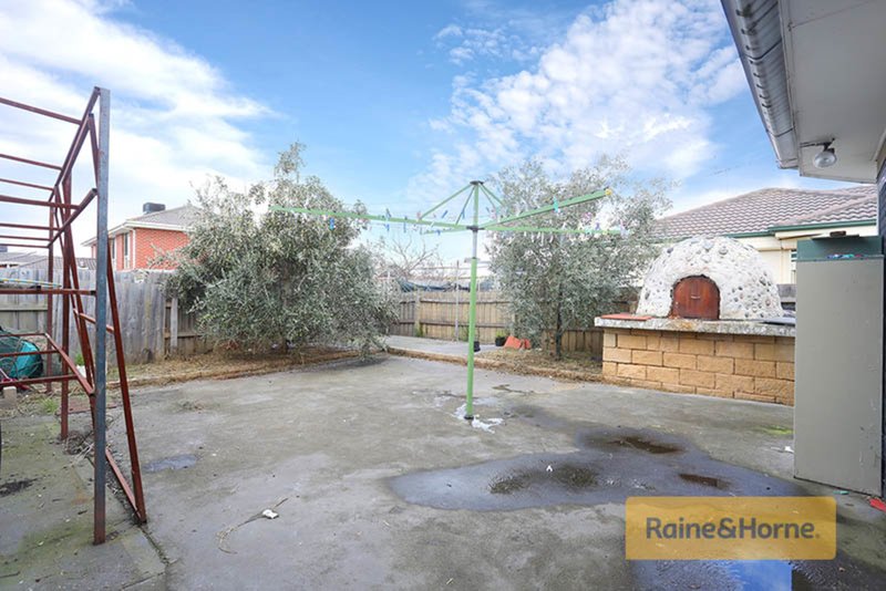 Photo - 24 Centaurus Avenue, Roxburgh Park VIC 3064 - Image 8