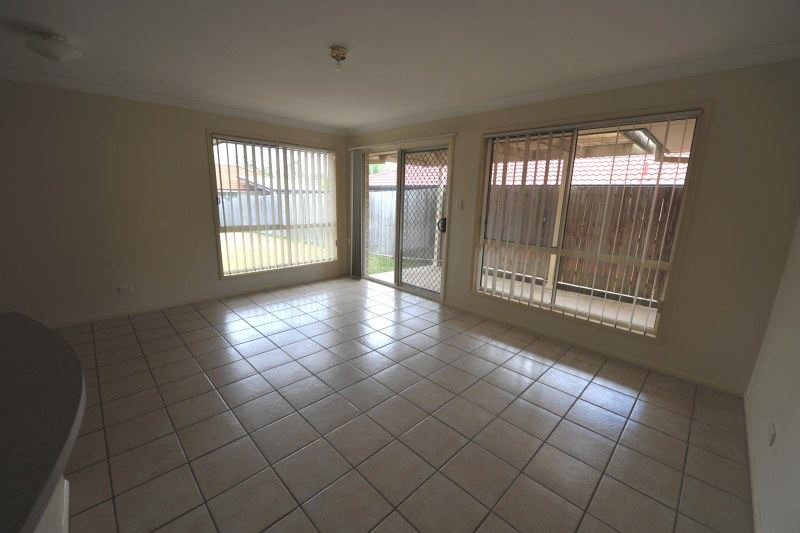 Photo - 24 Central Street, Forest Lake QLD 4078 - Image 4