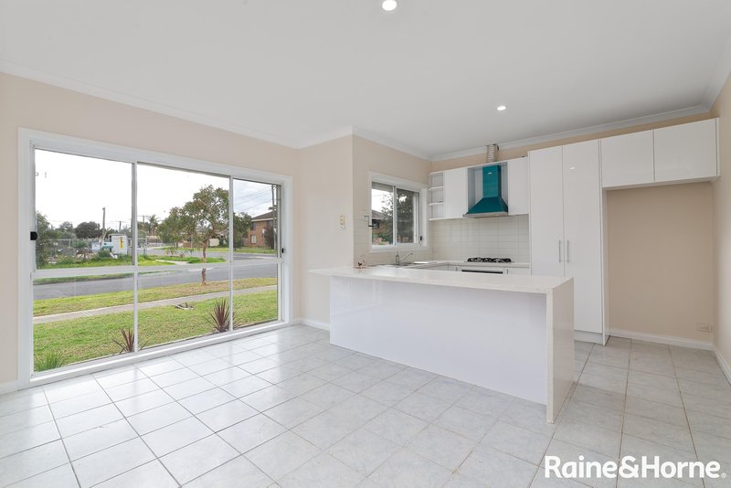 Photo - 24 Charles Street, St Albans VIC 3021 - Image 4