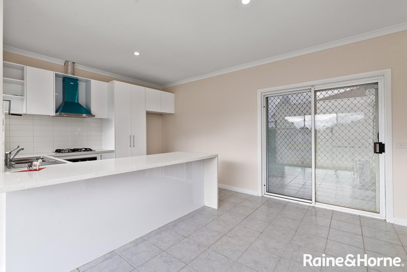 Photo - 24 Charles Street, St Albans VIC 3021 - Image 5