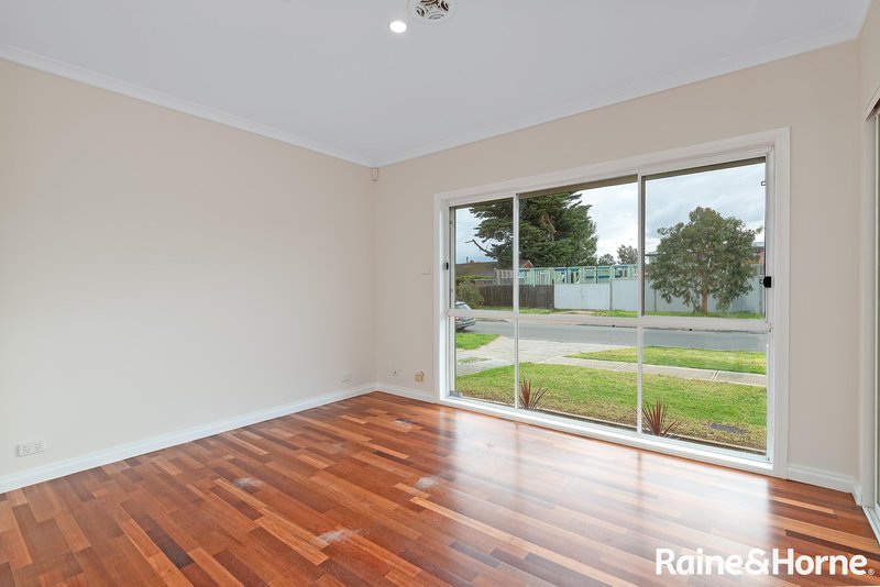 Photo - 24 Charles Street, St Albans VIC 3021 - Image 6