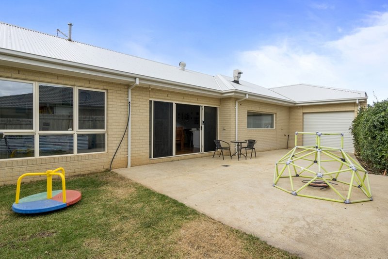 Photo - 24 Charter Road, Werribee VIC 3030 - Image 11