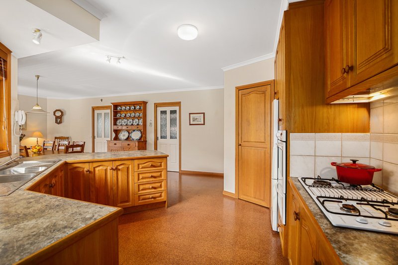 Photo - 24 Chester Street, Lilydale VIC 3140 - Image 6